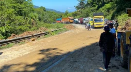 Akses jalan lintas Padang–Solok kembali dapat dilalui kendaraan, Selasa (26/5/2026). (Foto: WAG Pusdalops BPBD Padang)