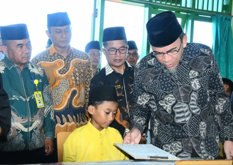 Wakil Wali Kota Padang, Maigus Nasir memonitoring pelaksanaan UAM dan TPQ di Kota Padang, Minggu (10/5/2026). (Foto: Prokopim Padang)