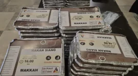 Sejumlah jemaah haji asal Embarkasi Jakarta-Banten Kloter 13 (JKB-13) memuji layanan konsumsi haji disediakan pemerintah di Makkah. (Foto: Kemenhaj)