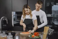 Ilustrasi masak bersama pasangan. (Foto: Pexels)