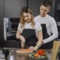 Ilustrasi masak bersama pasangan. (Foto: Pexels)