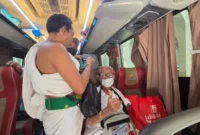 Mbah Mardi berusia 103 tahun berangkat dari Madinah menuju Makkah untuk menjalani umrah wajib sekaligus mempersiapkan diri menghadapi puncak haji di  Armuzna. (Foto: Kemenhaj)