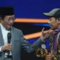 Menag Nasaruddin Umar (kiri) dan Isrodin Pendiri MTs Pakis (kanan). (Foto: Thesa Putri/Kemenag)