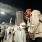 Menhaj Mochamad Irfan Yusuf mengapresiasi dedikasi para petugas haji yang melayani jemaah Indonesia, khususnya lansia di kawasan Masjidil Haram. (Foto: Kemenhaj)