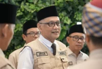 Menhaj Moch. Irfan Yusuf melepas keberangkatan Musrif Diny di Terminal 3 Bandara Internasional Soekarno-Hatta, Selasa (12/5/2026). (Foto: Kemenhaj)