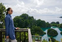 Menteri Pariwisata Widiyanti Putri Wardhana saat meninjau kesiapan revalidasi status UNESCO Global Geopark Raja Ampat di Geosite Piaynemo, Selasa (12/5/2026). (Foto: Kemenpar)