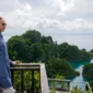 Menteri Pariwisata Widiyanti Putri Wardhana saat meninjau kesiapan revalidasi status UNESCO Global Geopark Raja Ampat di Geosite Piaynemo, Selasa (12/5/2026). (Foto: Kemenpar)