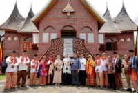 Menteri Pariwisata (Menpar) Widiyanti Putri Wardhana mengunjungi Desa Wisata Koto Gadang, Kabupaten Agam, Kamis (30/4/2026). (Foto: Kemenpar)