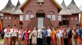 Menteri Pariwisata (Menpar) Widiyanti Putri Wardhana mengunjungi Desa Wisata Koto Gadang, Kabupaten Agam, Kamis (30/4/2026). (Foto: Kemenpar)