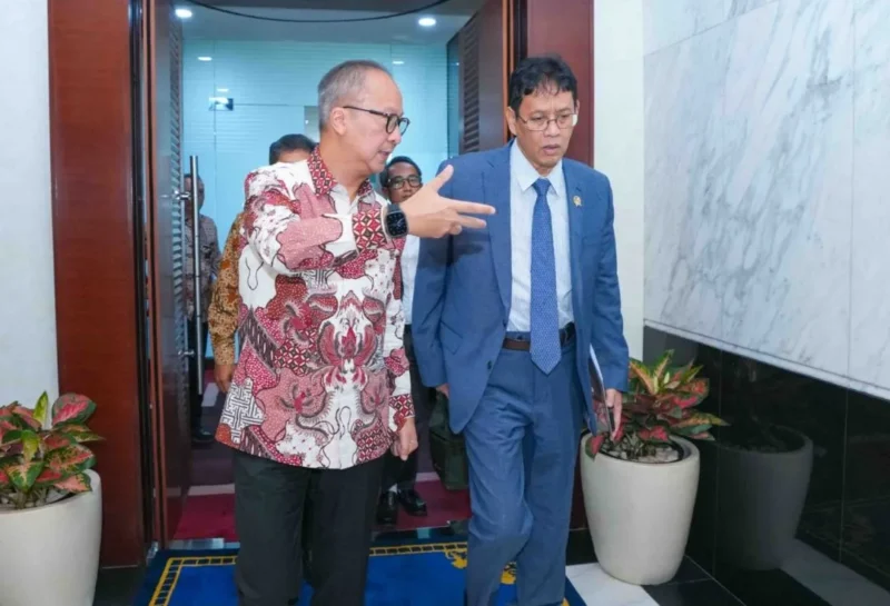 Menteri Perindustrian Agus Gumiwang Kartasasmita dan Menteri Keuangan Purbaya Yudhi Sadewa di Jakarta, Selasa (5/5). (Foto: Kementerian)