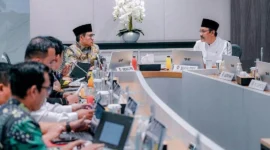 Menteri Sosial Saifullah Yusuf atau Gus Ipul saat Rapat Tingkat Menteri terkait Evaluasi Capaian Pelaksanaan Inpres Nomor 8 Tahun 2025 di Gedung BP Jamsostek, Setiabudi, Jakarta Selatan, Jumat (8/5/2026). (Foto: Kemensos)