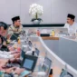 Menteri Sosial Saifullah Yusuf atau Gus Ipul saat Rapat Tingkat Menteri terkait Evaluasi Capaian Pelaksanaan Inpres Nomor 8 Tahun 2025 di Gedung BP Jamsostek, Setiabudi, Jakarta Selatan, Jumat (8/5/2026). (Foto: Kemensos)