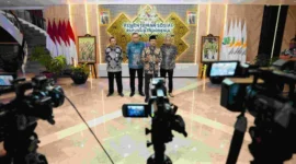 Menteri Sosial Saifullah Yusuf (Gus Ipul) dalam konferensi pers di Jakarta, Kamis (7/5/2026). (Foto: Kemensos)