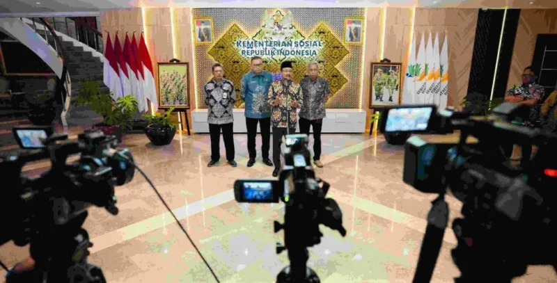 Menteri Sosial Saifullah Yusuf (Gus Ipul) dalam konferensi pers di Jakarta, Kamis (7/5/2026). (Foto: Kemensos)