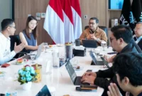 Menteri Ekonomi Kreatif, Teuku Riefky Harsya menerima audiensi Riot Games di Gedung Autograph Tower Thamrin Nine, Jakarta, Kamis (14/5/2026). (Foto: Kementerian Ekraf)