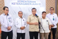 Menteri Ketenagakerjaan, Yassierli resmi menutup Program Magang Nasional Batch 2 di Ruang Tridarma Kemnaker, Jakarta, Selasa (26/5/2026). (Foto: Kemnaker)