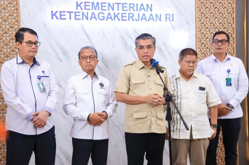 Menteri Ketenagakerjaan, Yassierli resmi menutup Program Magang Nasional Batch 2 di Ruang Tridarma Kemnaker, Jakarta, Selasa (26/5/2026). (Foto: Kemnaker)