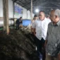 Menteri Lingkungan Hidup/Kepala BPLH, Moh. Jumhur Hidayat meninjau pengelolaan sampah di Pasar Induk Caringin, Minggu (10/5/2026). (Foto: Kementerian LH/BPLH)