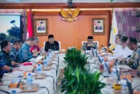 Menteri Sosial Saifullah Yusuf (Gus Ipul) melakukan rapat koordinasi dengan Menteri PU Dody Hanggodo di kantor Kemensos, Jakarta, Selasa (26/5/2026). (Foto: Kemensos)