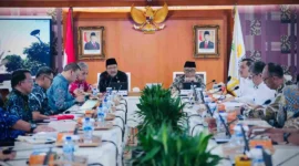 Menteri Sosial Saifullah Yusuf (Gus Ipul) melakukan rapat koordinasi dengan Menteri PU Dody Hanggodo di kantor Kemensos, Jakarta, Selasa (26/5/2026). (Foto: Kemensos)