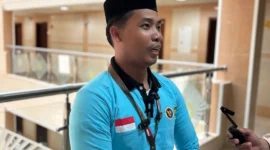 Moh Kamil berbagi cerita kepada tim Media Center Haji (MCH). (Foto: Kemenhaj)