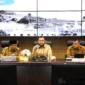 Wali Kota Padang, Fadly Amran bersama Wakil Wali Kota Padang, Maigus Nasir memimpin monthly meeting di Ruang Abu Bakar Ja’ar, Balai Kota Padang, Aie Pacah, Senin (18/5/2026). (Foto: Pemko Padang)