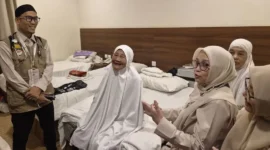 Nenek Epa mengaku dilayani seperti raja. (Foto: Kemenhaj)