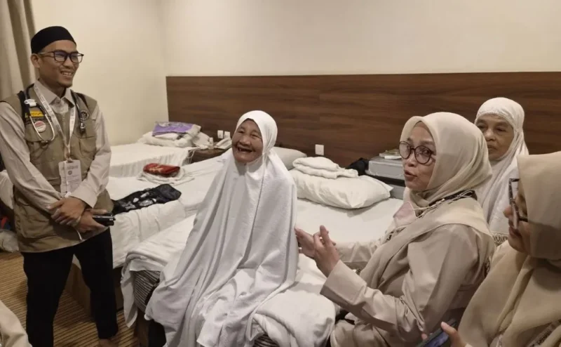 Nenek Epa mengaku dilayani seperti raja. (Foto: Kemenhaj)