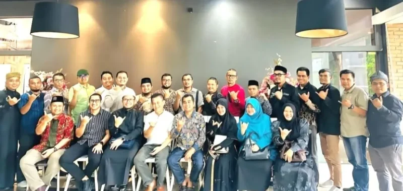 PATUH Sumbar keberatan harga tiket umrah naik hingga Rp4,5 juta. (Foto: Ist)