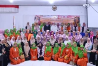 Ketua GOW Payakumbuh, Ny. Yeni Elzadaswarman saat pelantikan Pengurus DPC PERWIRA Payakumbuh di aula pertemuan kantor Kemenag setempat, Sabtu (9/5/2026). (Foto: MC Payakumbuh)