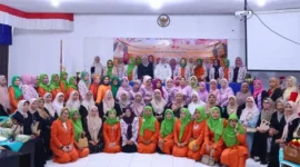 Ketua GOW Payakumbuh, Ny. Yeni Elzadaswarman saat pelantikan Pengurus DPC PERWIRA Payakumbuh di aula pertemuan kantor Kemenag setempat, Sabtu (9/5/2026). (Foto: MC Payakumbuh)