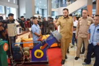 Wali Kota Padang Fadly Amran meninjau kegiatan PNP Youth Innovators Fest 2026 di Gedung Bagindo Aziz Chan Youth Center, Selasa (5/5/2026). (Foto: Prokopim Padang)