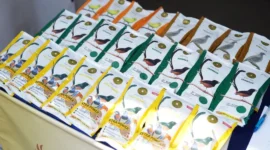 Produsen pakan burung ikut meramaikan Lomba Burung Berkicau dan Festival UMKM di lapangan parkir Kemendag. (Foto: Kemendag)