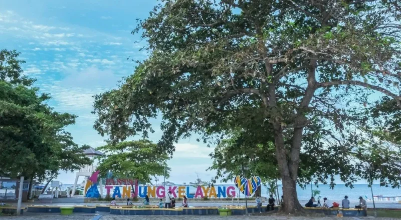 Pantai Tanjung Kelayang, Pulau Belitung. (Foto: Kemenpar)