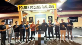 Polres Padang Panjang mengamankan pelaku pungli rombongan mahasiswa di Lembah Anai. (Foto: Polda Sumbar)