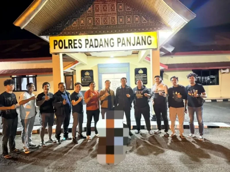 Polres Padang Panjang mengamankan pelaku pungli rombongan mahasiswa di Lembah Anai. (Foto: Polda Sumbar)