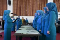 Ketua TP-PKK Kota Padang, Ny. Dian Puspita Fadly Amran melantik delapan Ketua TP-PKK Kecamatan di Kota Padang di Balai Kota Padang, Selasa (12/5/2026). (Foto: Diskominfo Padang)