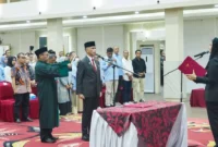 Bupati Annisa Dharmasraya Suci Ramadhani melantik Medison, S.Sos, M.Si sebagai Sekda di Auditorium Dharmaraya, Pulau Punjung, Kamis (7/5/2026). (Foto: Diskominfo Dharmasraya)