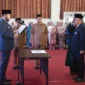 Wali Kota Padang, Fadly Amran melantik Raju Minropa sebagai Sekda Padang bersama para pejabat lainnya di Aula Bagindo Aziz Chan, Balai Kota Padang Aie Pacah, Senin (4/5/2026). (Foto: Prokopim Padang)