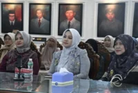 Ketua Dekranasda Padang, Dian Puspita Fadly Amran, Wakil Ketua Dekranasda Srihayati Maigus Nasir, Ketua DW Padang Nova Raju Minropa menghadiri Program PKW Kota Padang di lantai II Balai Kota Lama, Selasa (19/5/2026). (Foto: Diskominfo Padang)