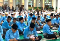 Wakil Wali Kota Padang, Maigus Nasir melepas 393 JCH Kota Padang Kloter 8 di Masjid Agung Nurul Iman, Jumat (1/5/2026). (Foto: Diskominfo Padang)