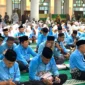 Wakil Wali Kota Padang, Maigus Nasir melepas 393 JCH Kota Padang Kloter 8 di Masjid Agung Nurul Iman, Jumat (1/5/2026). (Foto: Diskominfo Padang)