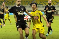 Pemain Semen Padang FC saat berduel dengan pemain Dewa United pada lanjutan BRI Super League 2025/2026 di Banten International Stadium, Serang, Minggu (3/5/2026). (Foto: IG Semen Padang FC)