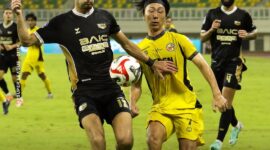 Pemain Semen Padang FC saat berduel dengan pemain Dewa United pada lanjutan BRI Super League 2025/2026 di Banten International Stadium, Serang, Minggu (3/5/2026). (Foto: IG Semen Padang FC)