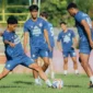Pemain Semen Padang FC menggelar latihan jelang laga melawan Persija Jakarta di JIS, Sabtu (23/5/2026). (Foto: IG Semen Padang FC)