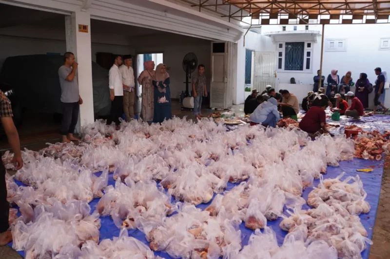 Pemko Padang Panjang membagikan 1.170 kupon daging kurban kepada masyarakat, Rabu (27/5/2026). (Foto: Pemko Padang Panjang)