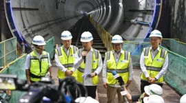 Wakil Presiden RI Gibran Rakabuming Raka memberikan keterangan pers usai meninjau pembangunan MRT Jakarta Fase 2A Bundaran HI-Kota, Selasa (12/5). (Foto: Kemenhub)
