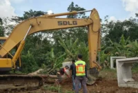 Pemasangan  box culvert di Nagari Kurnia Selatan, Kecamatan Sungai Rumbai, Minggu (31/5/2026). (Foto: Diskominfo Dharmasraya)