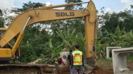 Pemasangan  box culvert di Nagari Kurnia Selatan, Kecamatan Sungai Rumbai, Minggu (31/5/2026). (Foto: Diskominfo Dharmasraya)