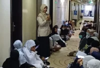 Jemaah perempuan Kloter 14 Embarkasi Padang mendapat pembekalan Fikih Haid jelang puncak ibadah haji. (Foto: Humas Kemenhaj Sumbar)